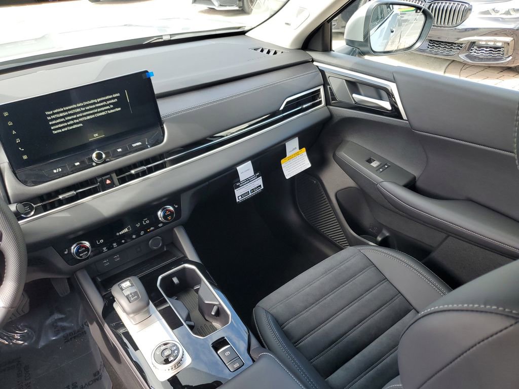 New 2025 Mitsubishi Outlander SE AWD/4WD image 17