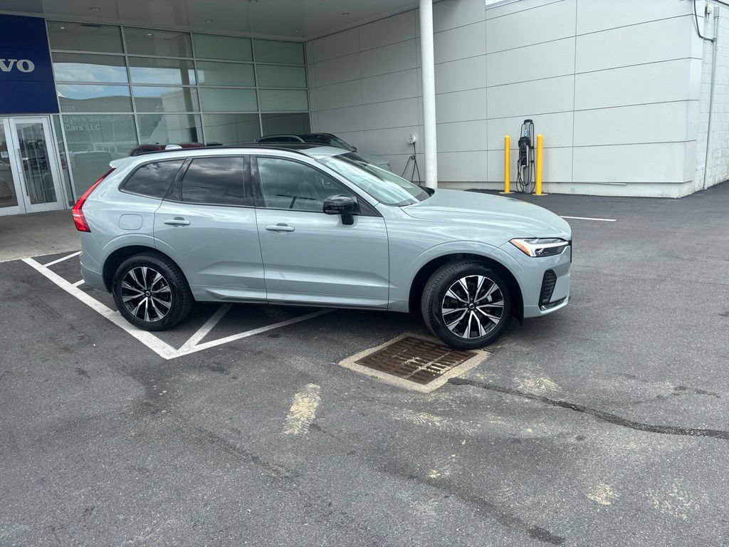 Used 2025 Volvo XC60 B5 Core w/ Protection Package Premier AWD/4WD image 2