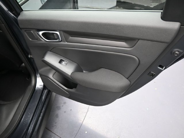 Used 2025 Honda Civic Sport image 32