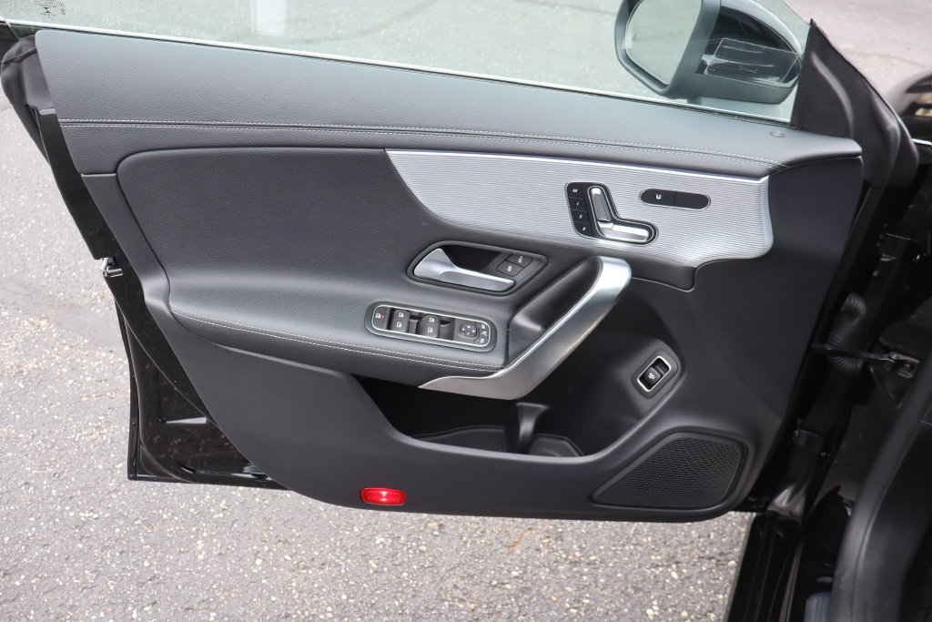 Used 2021 Mercedes-Benz CLA 250 4MATIC image 24
