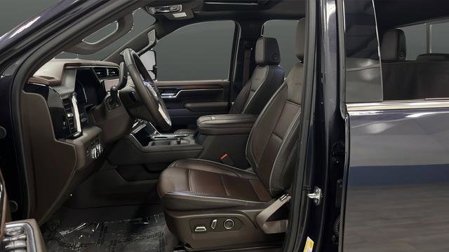 Used 2024 GMC Sierra 3500 Denali w/ Denali Reserve Package image 15