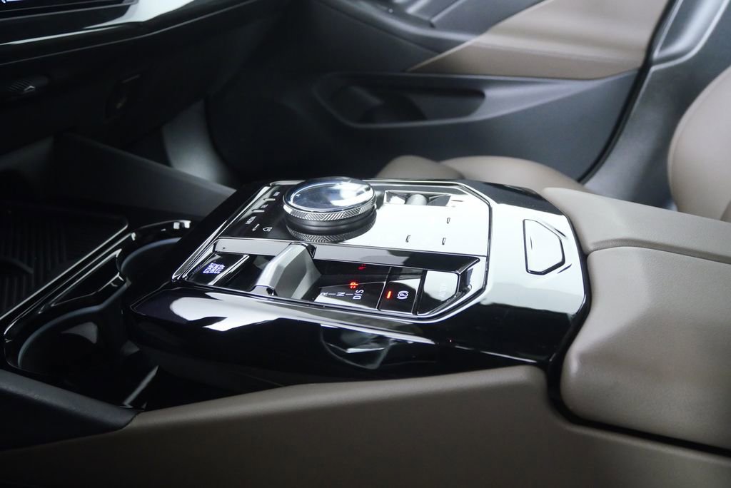 Certified 2025 BMW 530i image 27