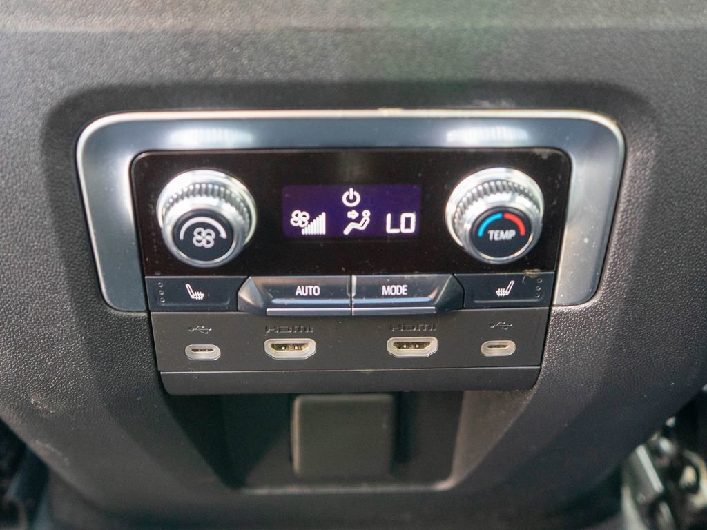 Used 2021 GMC Yukon Denali w/ Denali Premium Package AWD/4WD image 15