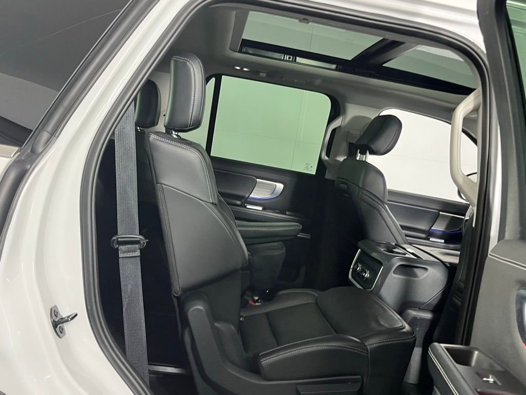 Used 2025 Ford Expedition Platinum image 31