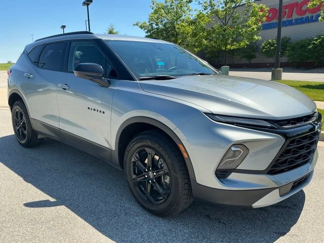 Used 2024 Chevrolet Blazer LT w/ Convenience Package FWD image 2