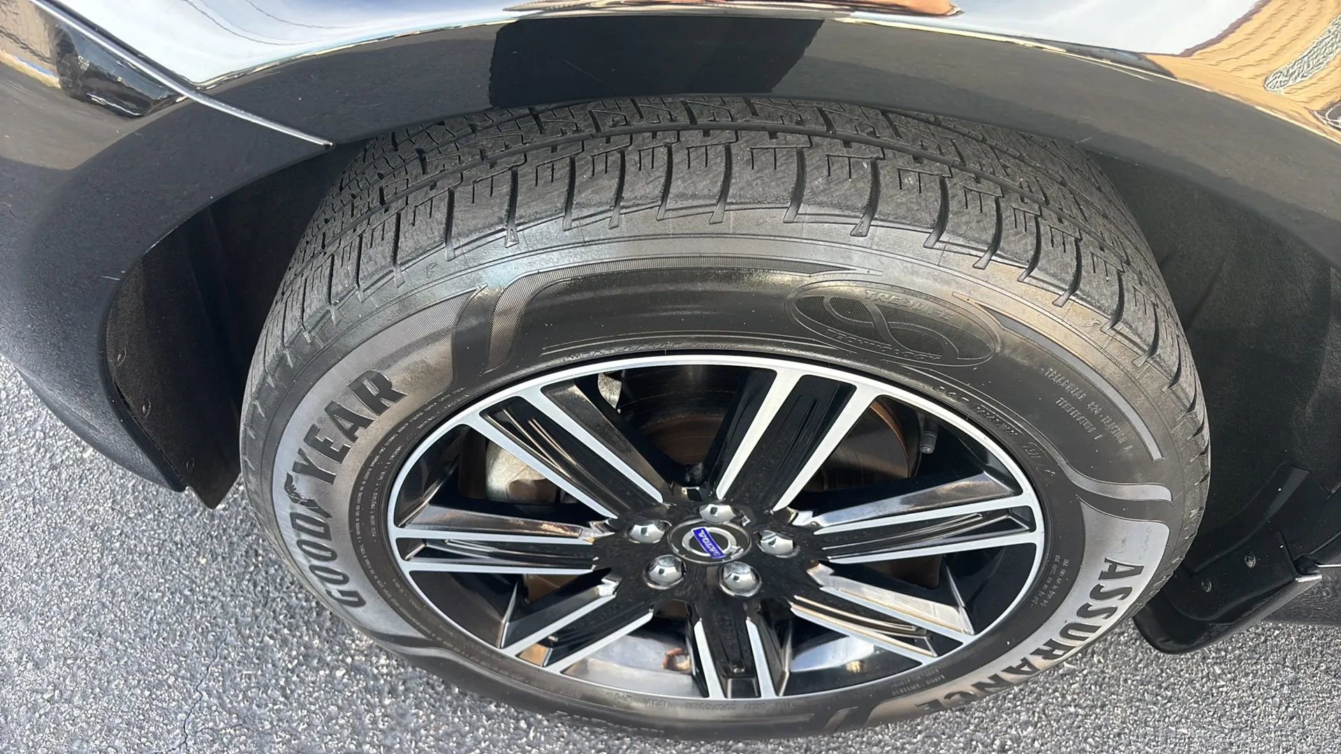 Used 2016 Volvo XC60 T6 Platinum image 30