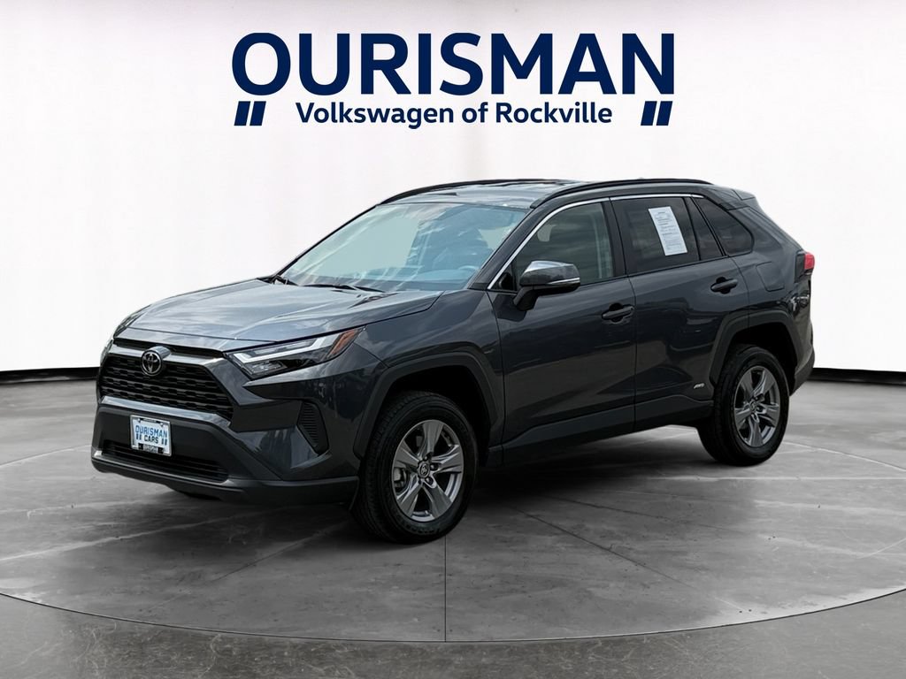 Used 2025 Toyota RAV4 XLE AWD/4WD image 2