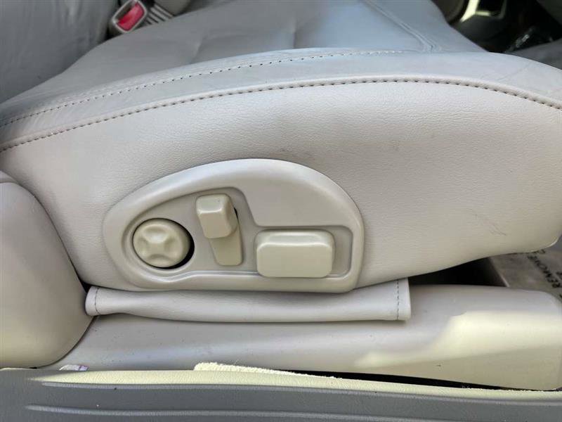 Used 2003 Cadillac De Ville w/ Comfort & Convenience Package FWD image 79