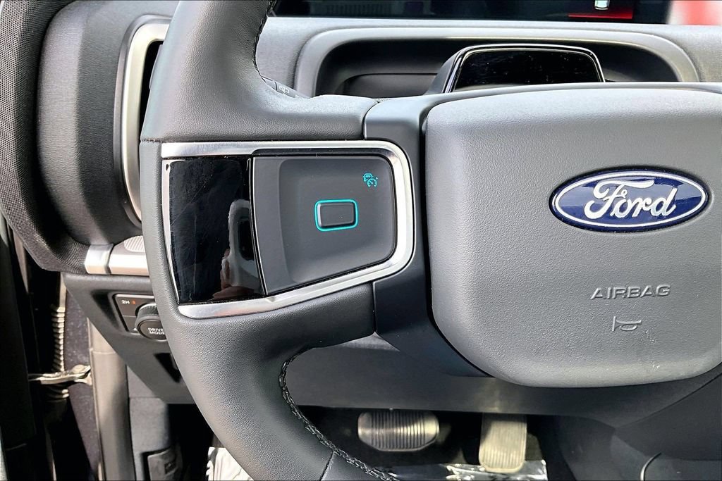 Certified 2025 Ford Expedition Active AWD/4WD image 17