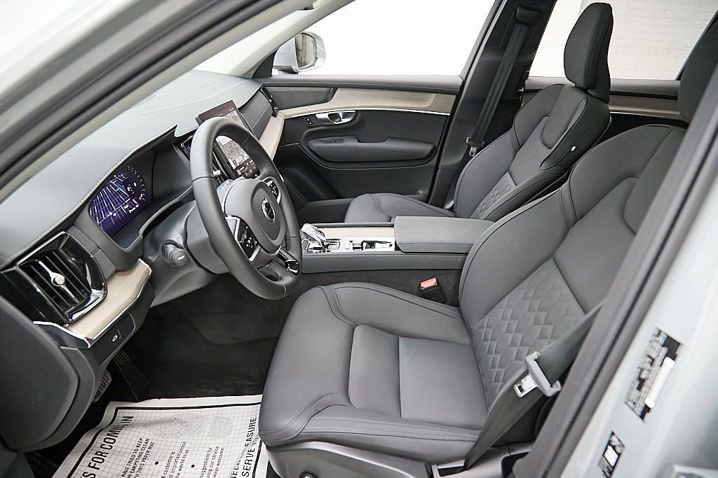 New 2026 Volvo XC90 B6 Plus w/ Protection Package Premier image 18