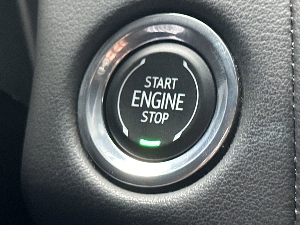 Used 2023 GMC Yukon SLT w/ SLT Luxury Package image 25