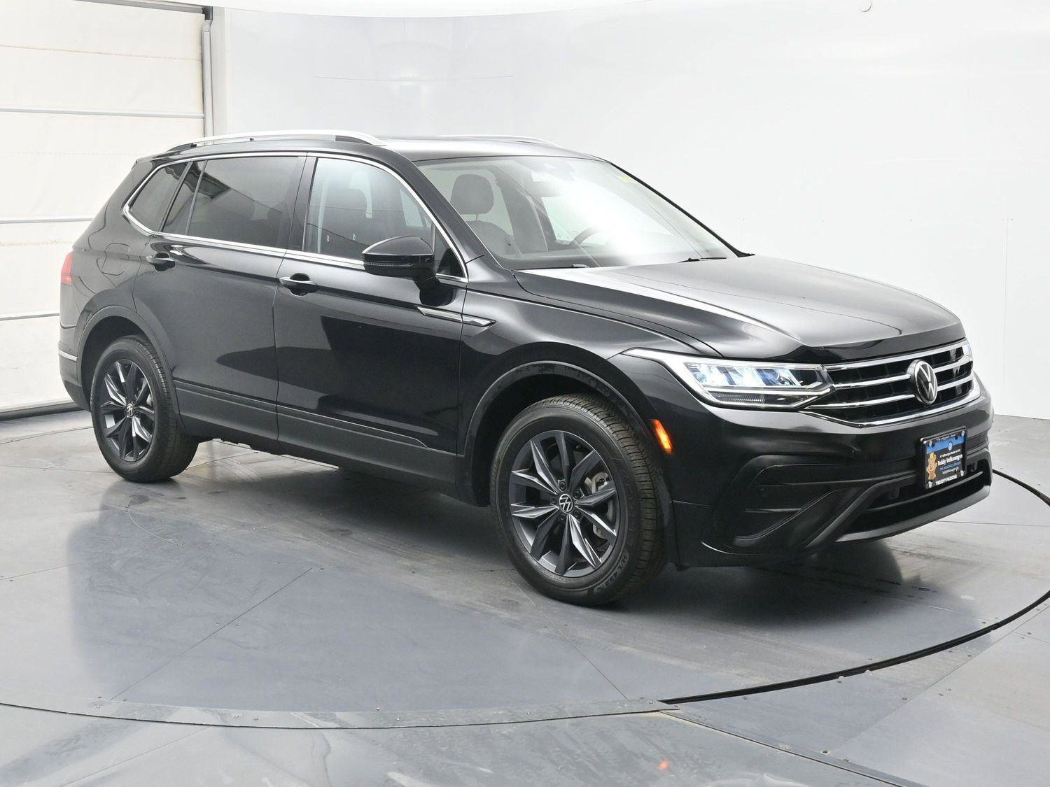 Certified 2022 Volkswagen Tiguan SE w/ Panoramic Sunroof Package AWD/4WD image 25