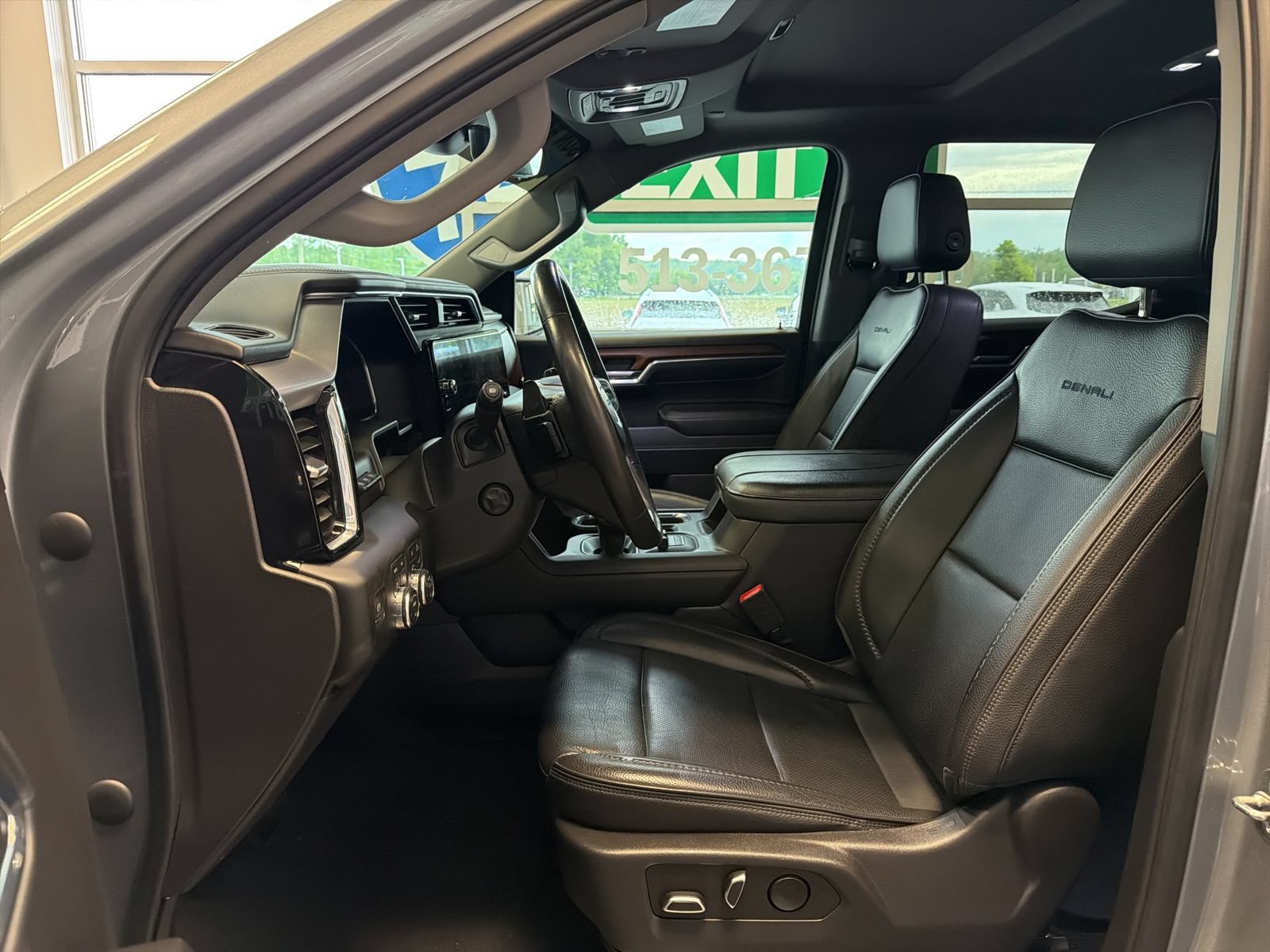 Used 2023 GMC Sierra 1500 Denali w/ Denali Reserve Package AWD/4WD image 17