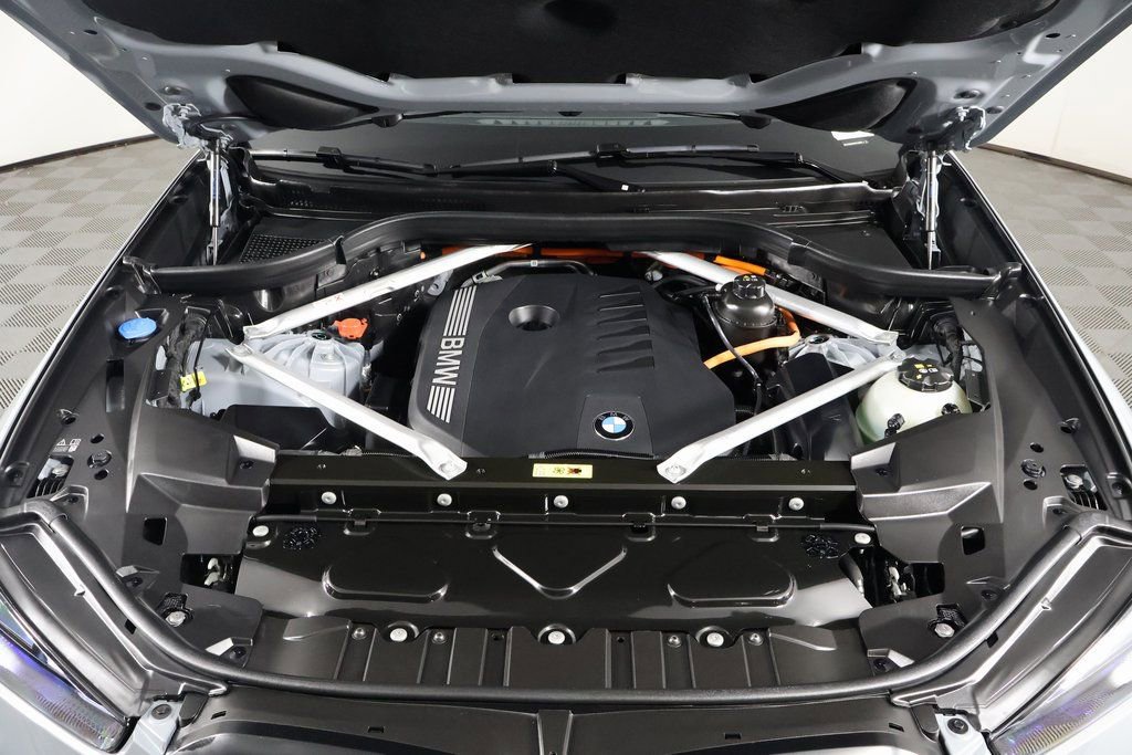 Used 2026 BMW X5 xDrive50e w/ Executive Package image 15