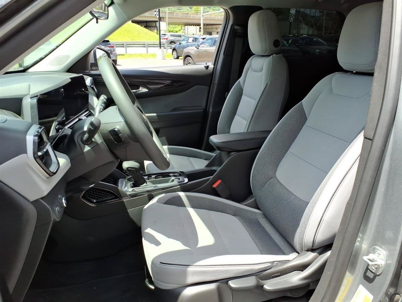 Used 2025 Chevrolet TrailBlazer LT FWD image 6