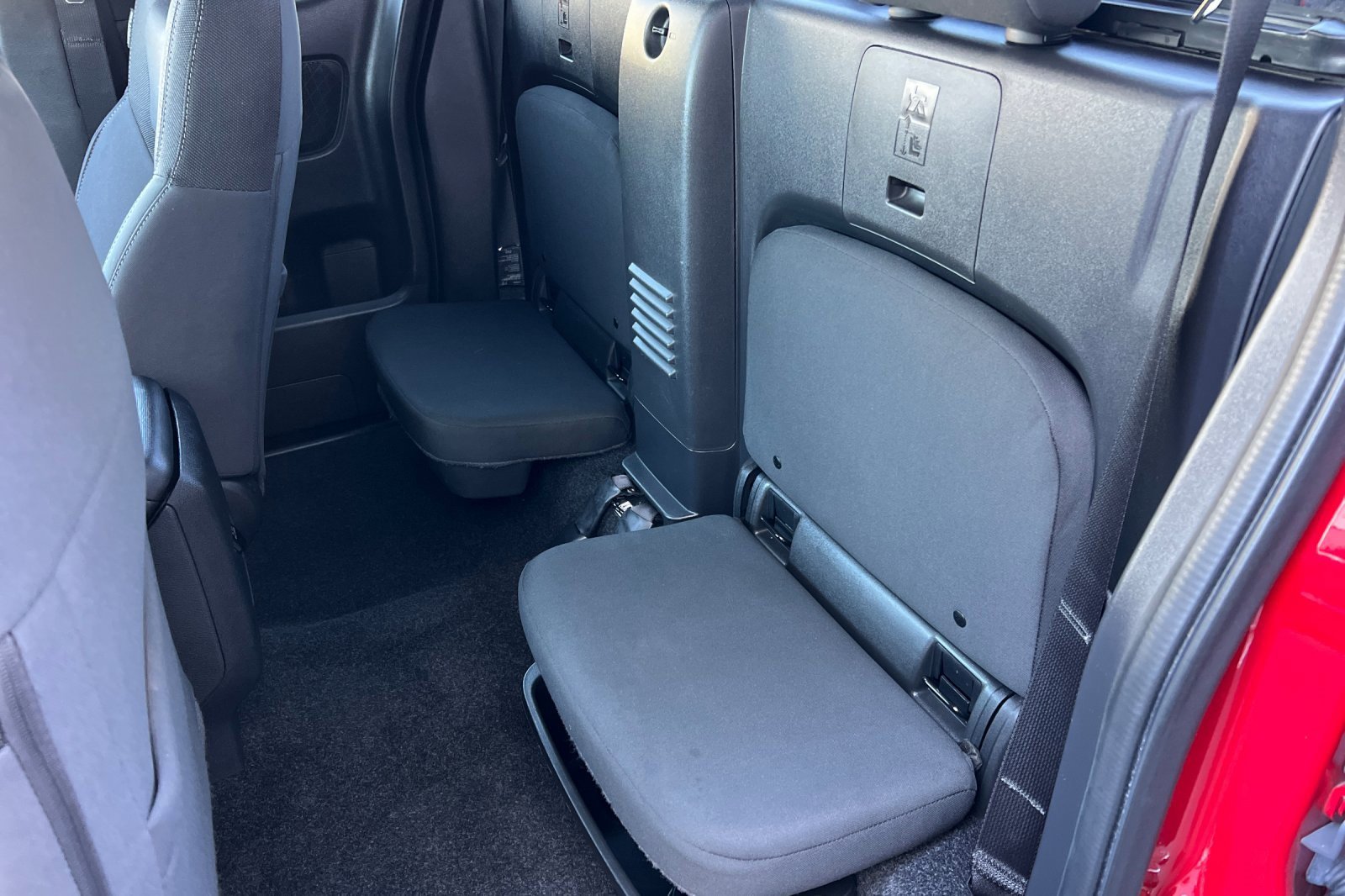 Used 2022 Nissan Frontier SV image 12