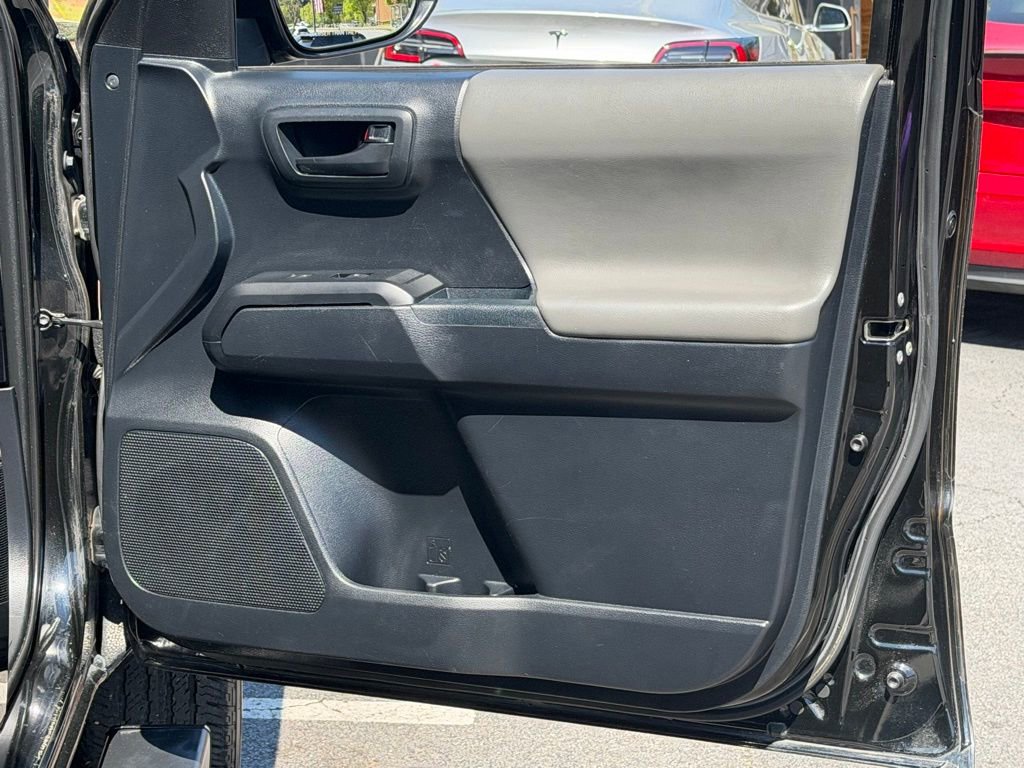Used 2018 Toyota Tacoma SR RWD image 33