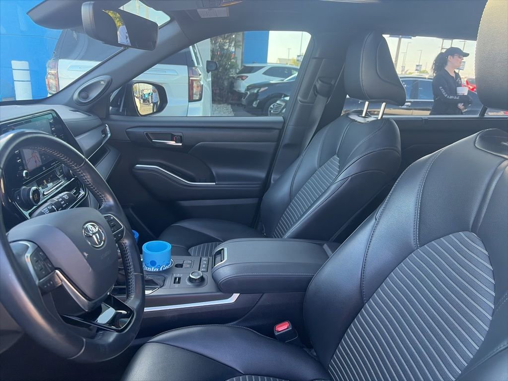 Used 2021 Toyota Highlander XSE image 14