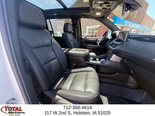 Used 2022 Chevrolet Suburban RST w/ Luxury Package AWD/4WD image 14