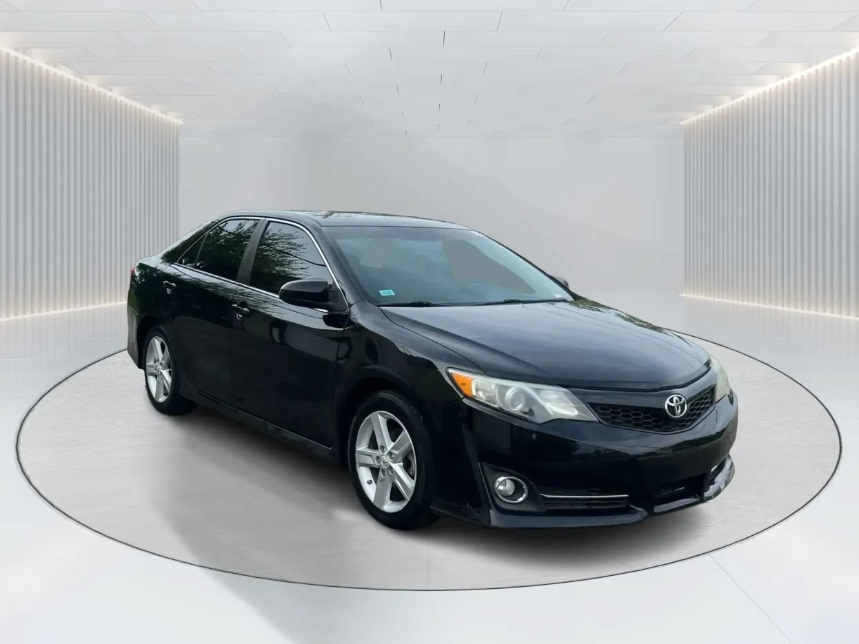Used 2012 Toyota Camry SE FWD image 3