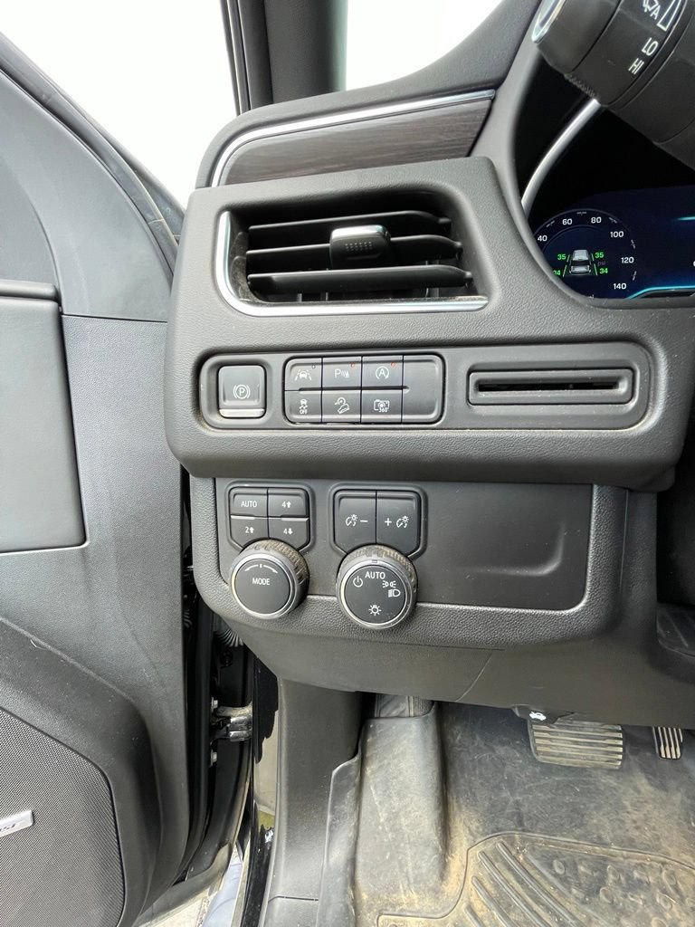 Used 2024 Chevrolet Tahoe Z71 w/ Luxury Package AWD/4WD image 12