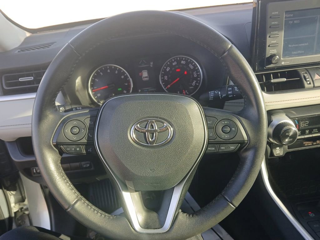 Used 2021 Toyota RAV4 XLE Premium image 14