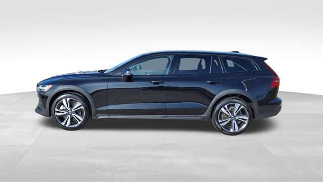 Certified 2025 Volvo V60 B5 Cross Country Plus image 5