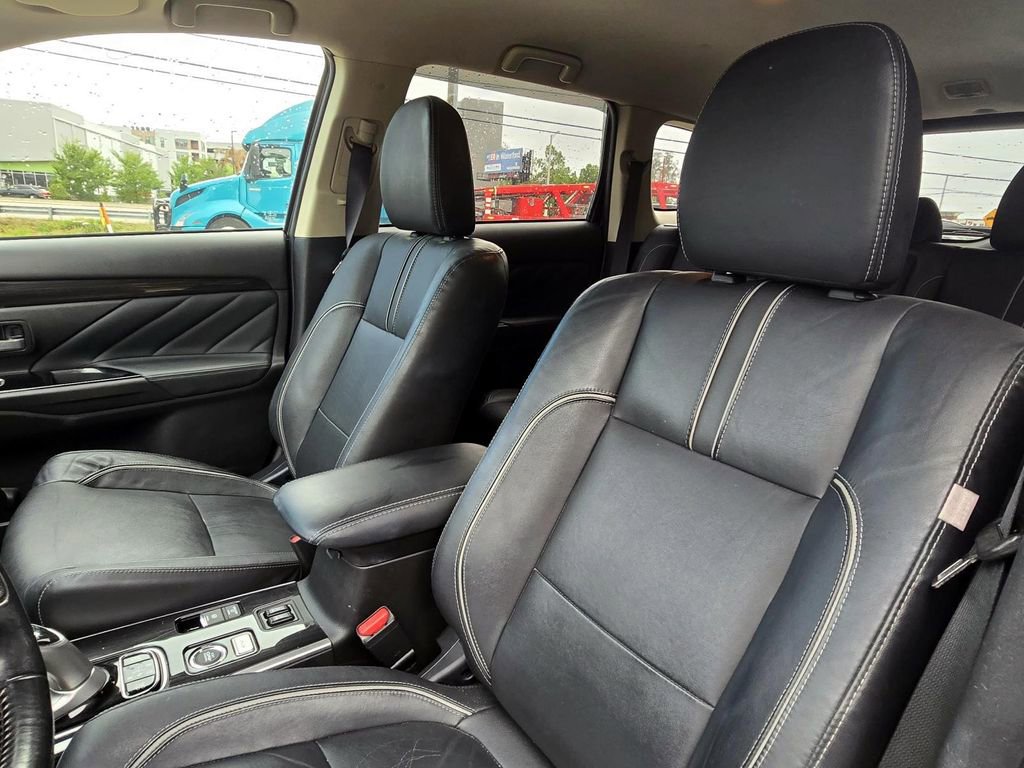 Used 2018 Mitsubishi Outlander SEL image 20