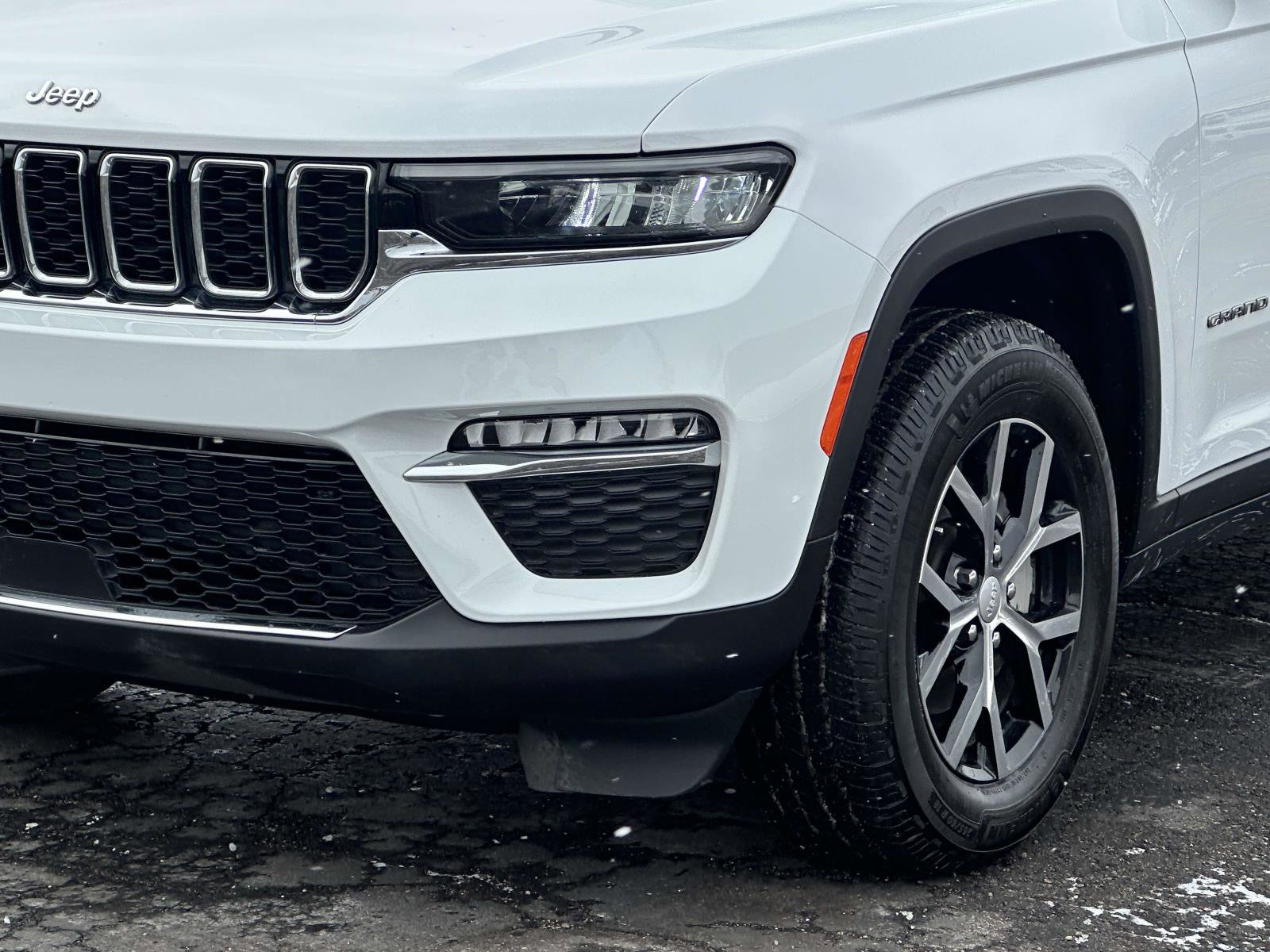 Used 2023 Jeep Grand Cherokee Limited image 8