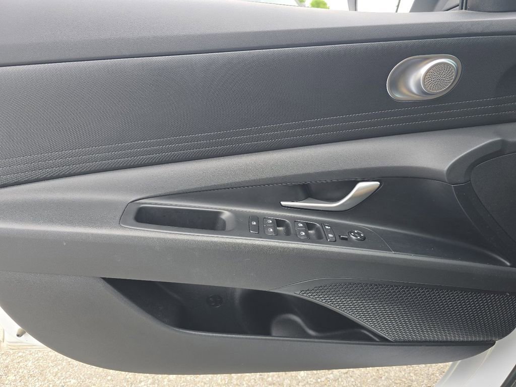 Used 2024 Hyundai Elantra SEL FWD image 25