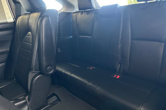 Used 2020 Toyota Highlander XLE AWD/4WD image 19