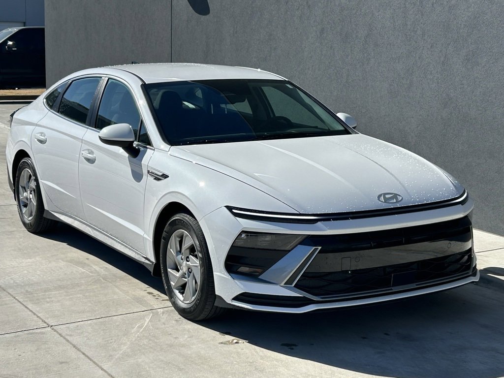 Used 2025 Hyundai Sonata SE image 1