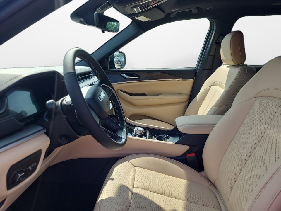New 2026 Jeep Grand Cherokee L Limited AWD/4WD image 9