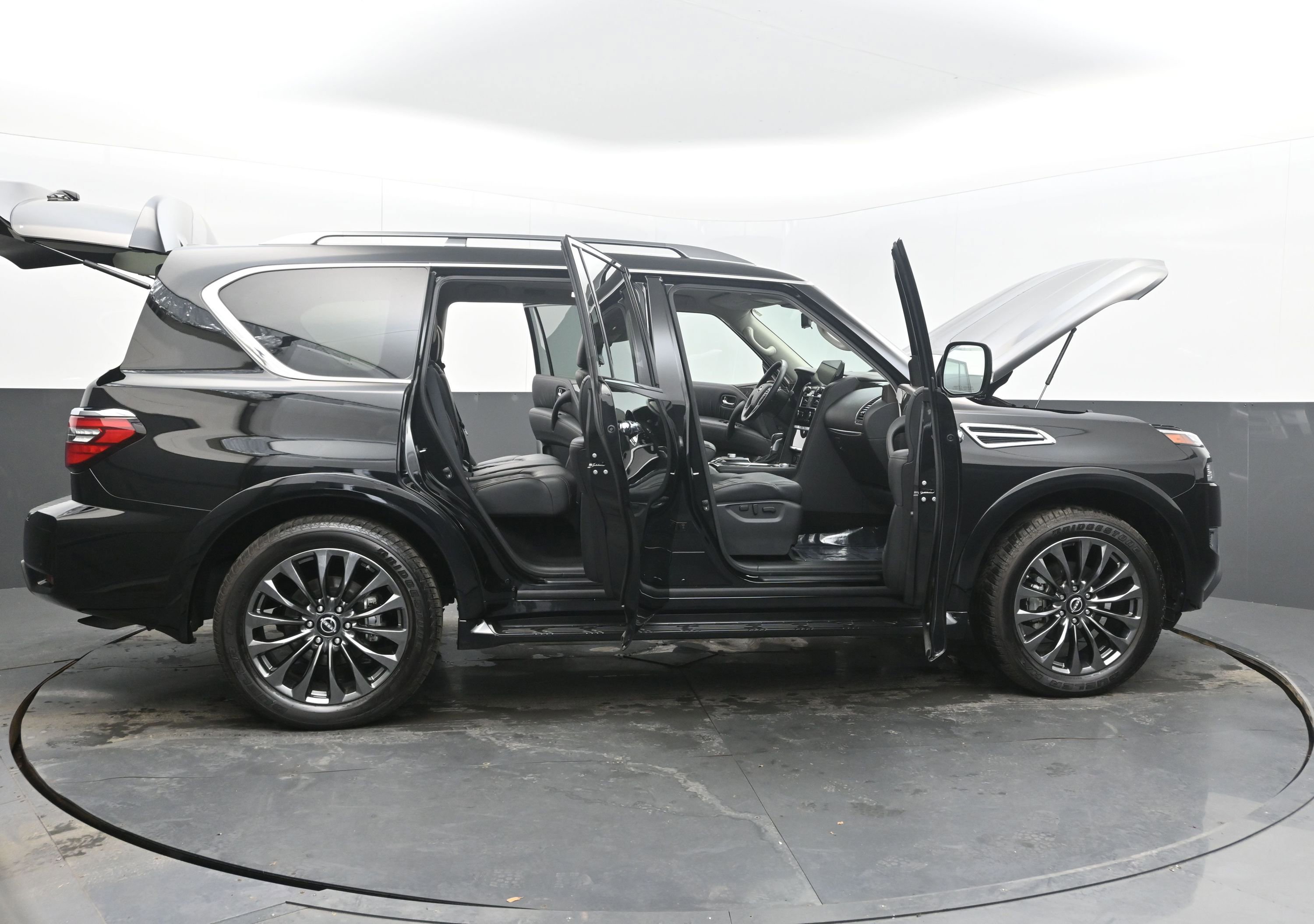 Used 2024 Nissan Armada Platinum image 43