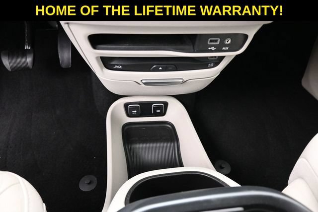 Used 2018 Chrysler Pacifica Touring-L Plus FWD image 35