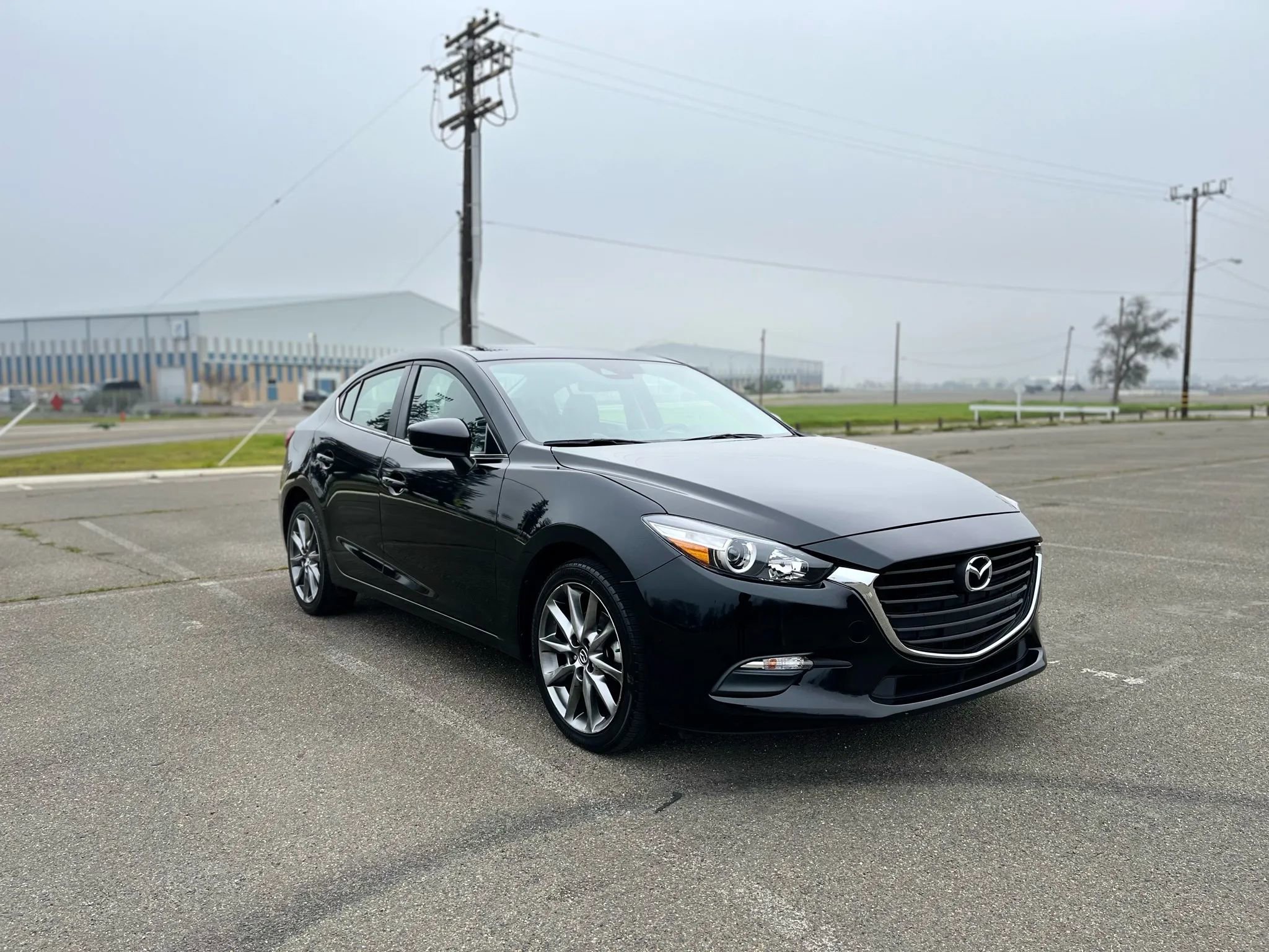 Used 2018 MAZDA MAZDA3 Touring image 3