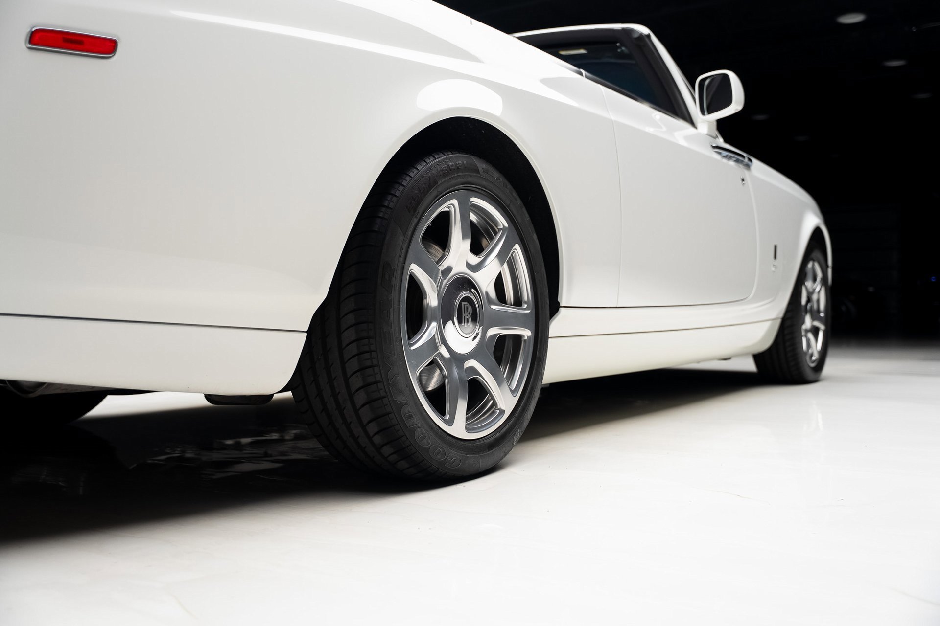 Used 2013 Rolls-Royce Phantom Drophead Coupe image 78