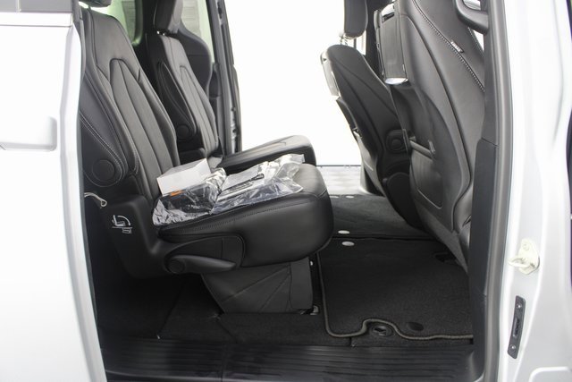 New 2026 Chrysler Pacifica Select image 23