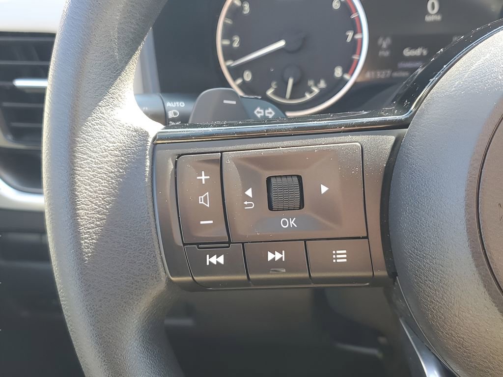 Used 2022 Nissan Rogue SV image 33