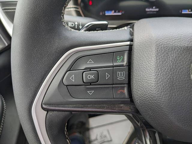 Used 2023 Jeep Grand Cherokee L Laredo AWD/4WD image 27