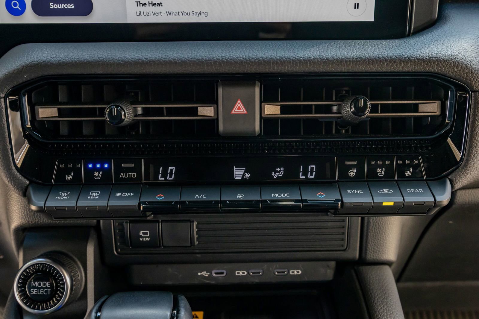 Used 2025 Toyota Land Cruiser w/ Premium Package image 27