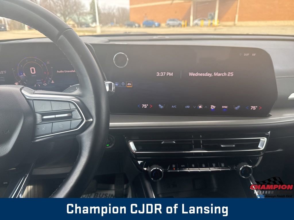 Used 2024 Chevrolet Traverse LT image 32