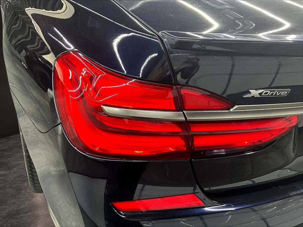 Used 2018 BMW M760i xDrive AWD/4WD image 25