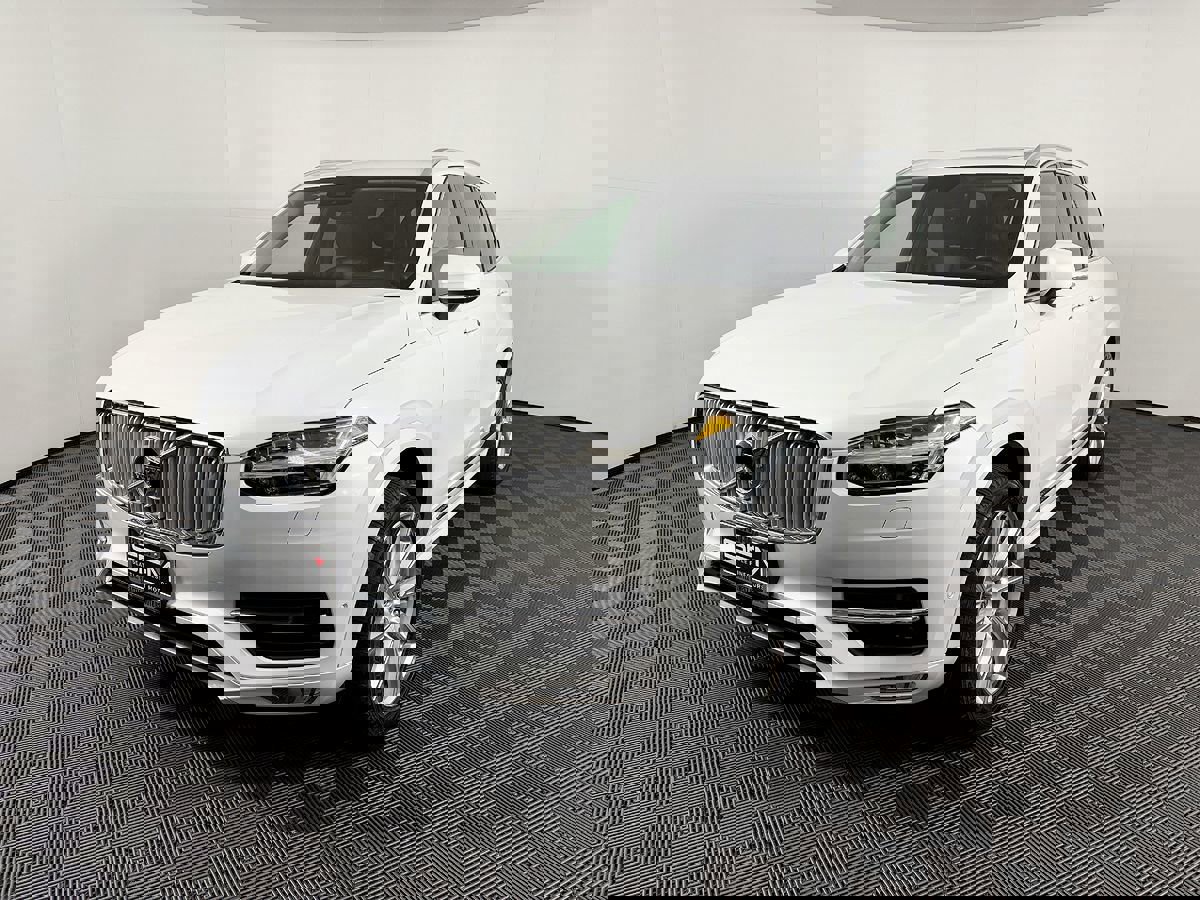 Used 2017 Volvo XC90 T6 Inscription w/ Vision Package image 3