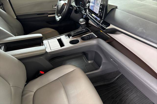 Certified 2022 Toyota Sienna XLE w/ XLE Plus Package FWD image 18