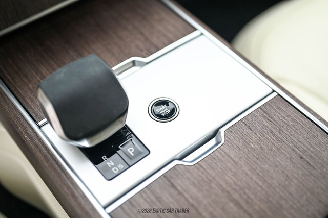 Used 2025 Land Rover Range Rover SE image 26