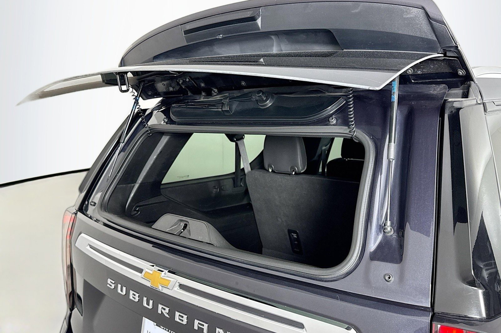 Used 2023 Chevrolet Suburban Premier image 22