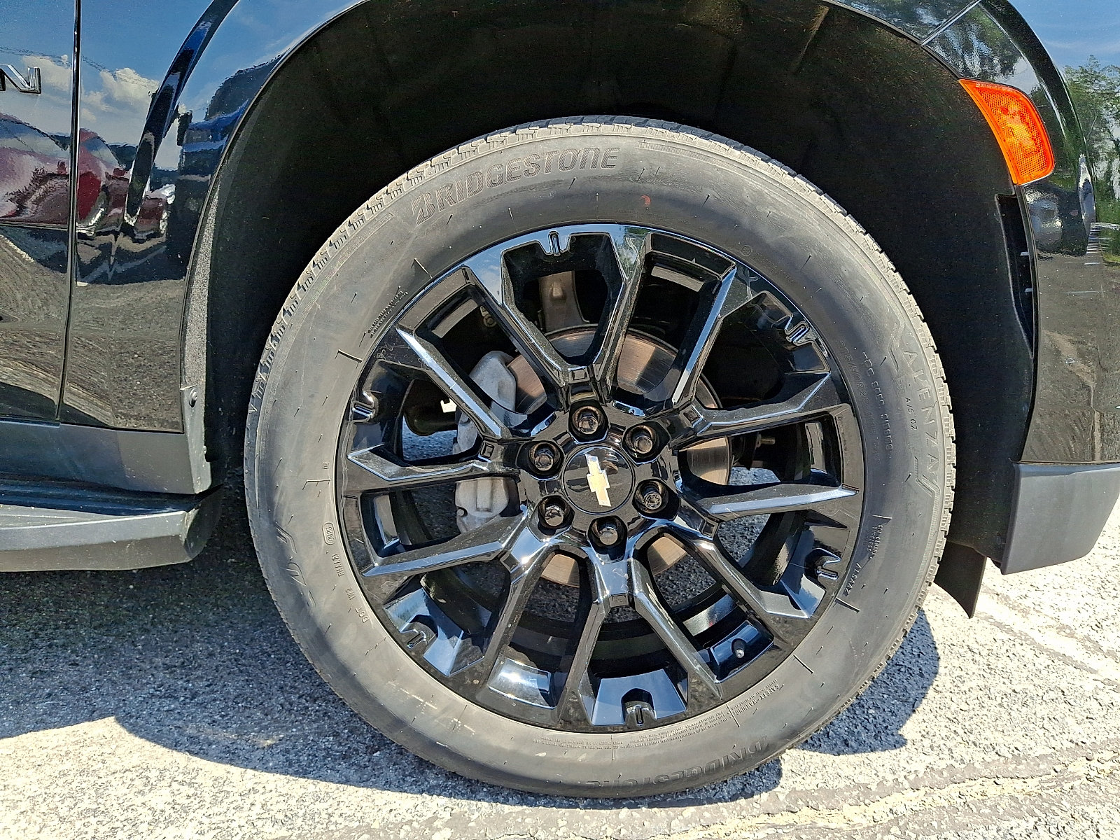 Used 2023 Chevrolet Suburban RST w/ Luxury Package AWD/4WD image 9