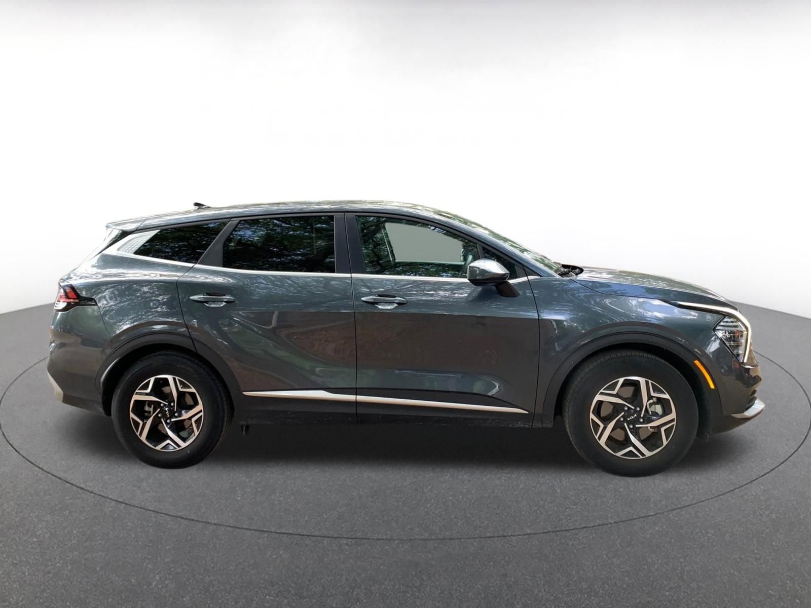 Used 2025 Kia Sportage LX image 8