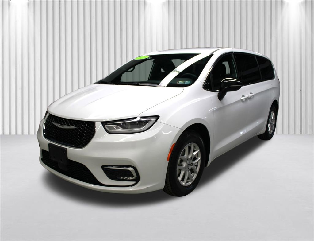 Used 2025 Chrysler Pacifica Select image 8